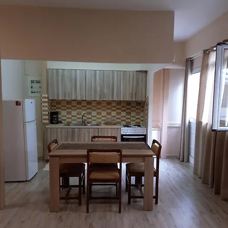 Sam's View Heart - Beautiful With Backyard