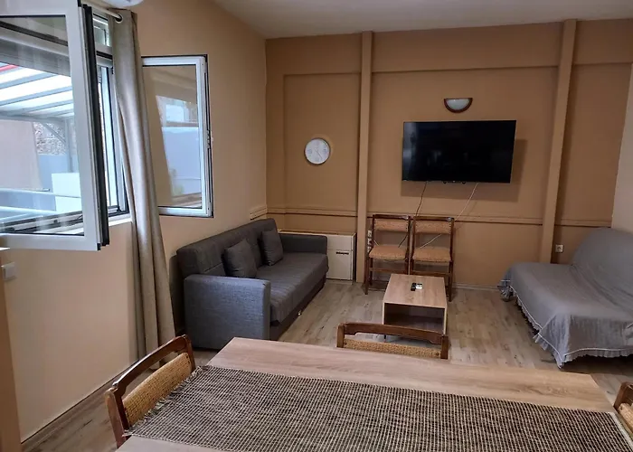 Sam's View Heart - Beautiful With Backyard * Trípoli