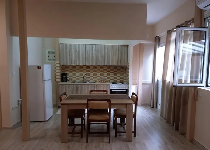 Sam's View Heart - Beautiful With Backyard