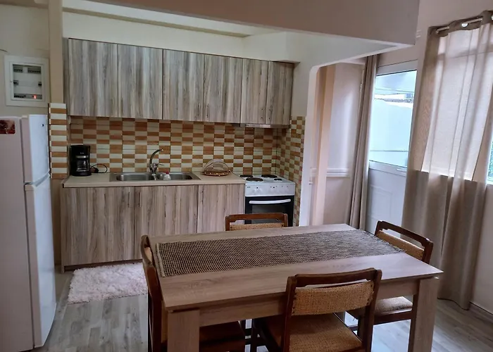 Sam's View Heart - Beautiful With Backyard Trípoli